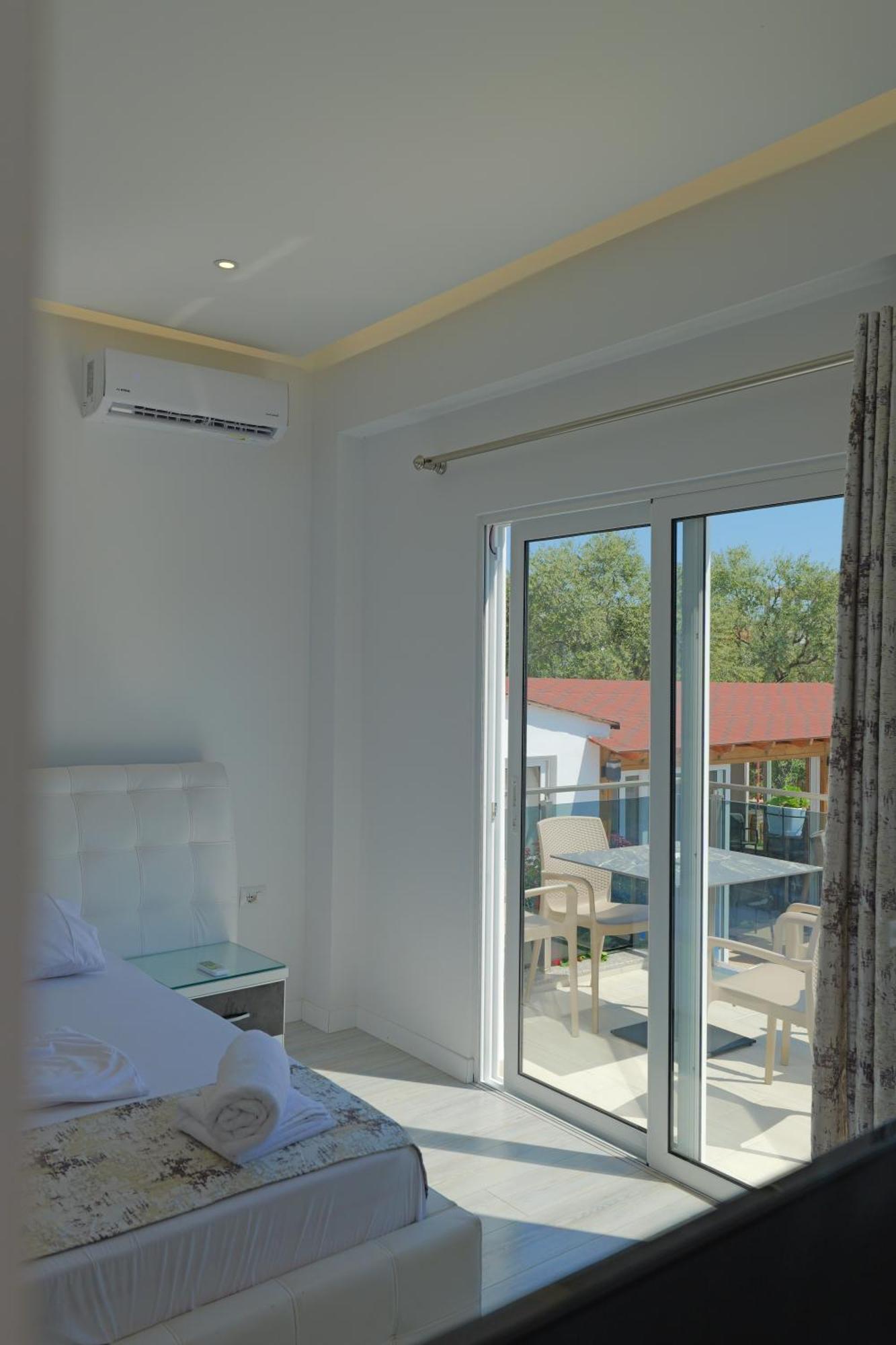 Vila Irdi Ksamil Esterno foto